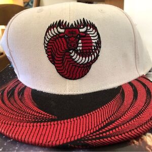 Chicago bulls - Stylish Red and White Embroidered Cap